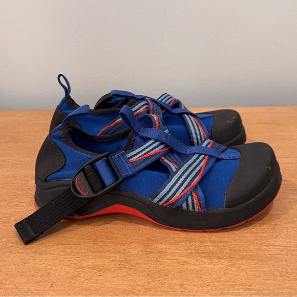 Chaco Other - Chaco Water Hiking Shoes size 2 Little kid EUC!